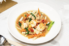 ผัดยอดมะพร้าวอ่อนกุ้ง